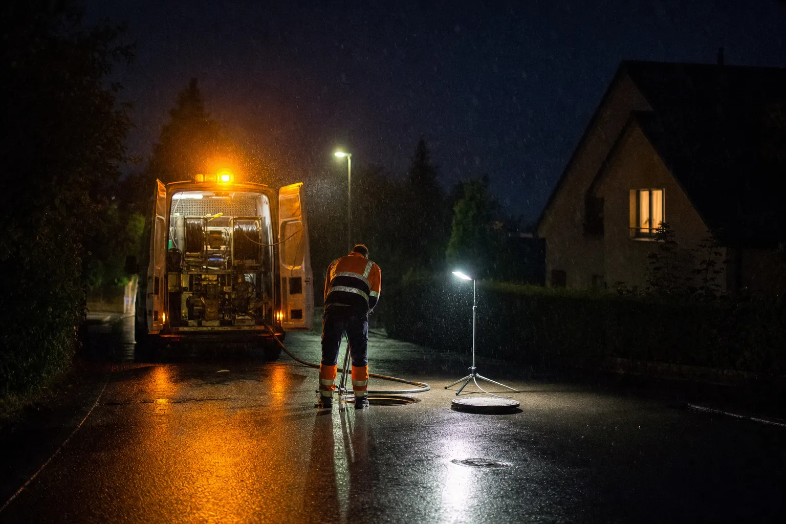 Notfalldienst Kanalreinigung bei Nacht